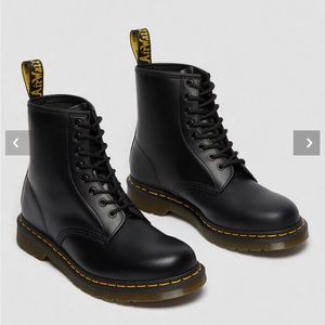 Doc Martens Black 1470 Lace Up Boot Dr. Marten Air Wair Original England Leather